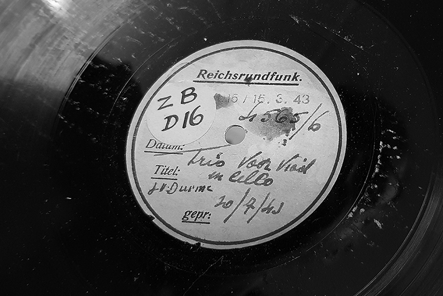 A shellac disc from Reichsrundfunk with handwritten notes, 1943